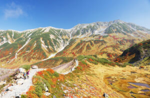 天空を彩る紅葉！秋の絶景をめぐる 立山散策